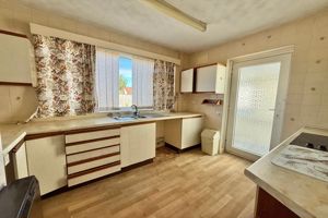 Kitchen- click for photo gallery